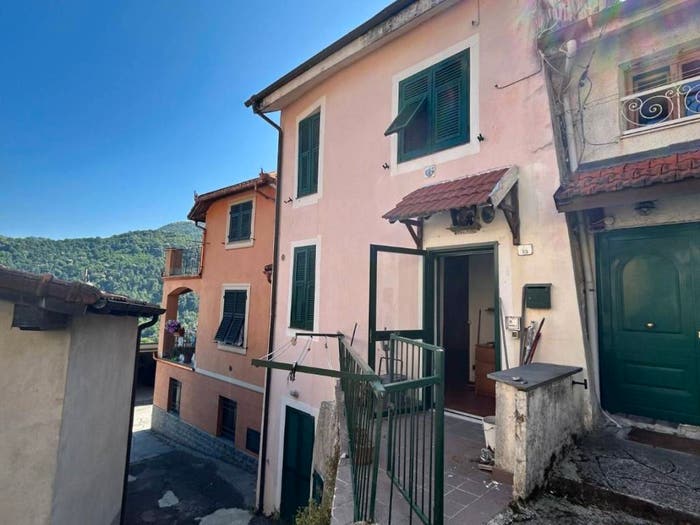 Appartamento trilocale in vendita in Via Borgo Ferrandi, San Martino Paravanico, Ceranesi