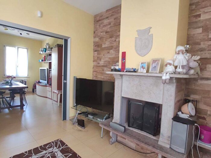 Casa con 6 locali in vendita in Pantano, Pesaro