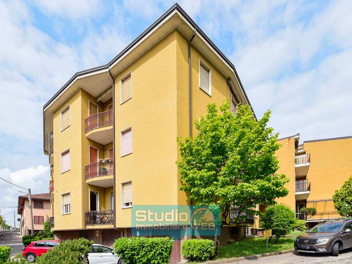 Appartamento quadrilocale in vendita in Via Monte Nero, Centro, Inverigo