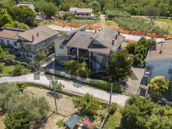 Appartamento con 6 locali in vendita in via delle nazioni unite, Alanno Scalo, Alanno