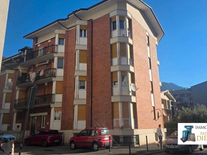 Appartamento quadrilocale in vendita in Via Bréan, Centro, Aosta
