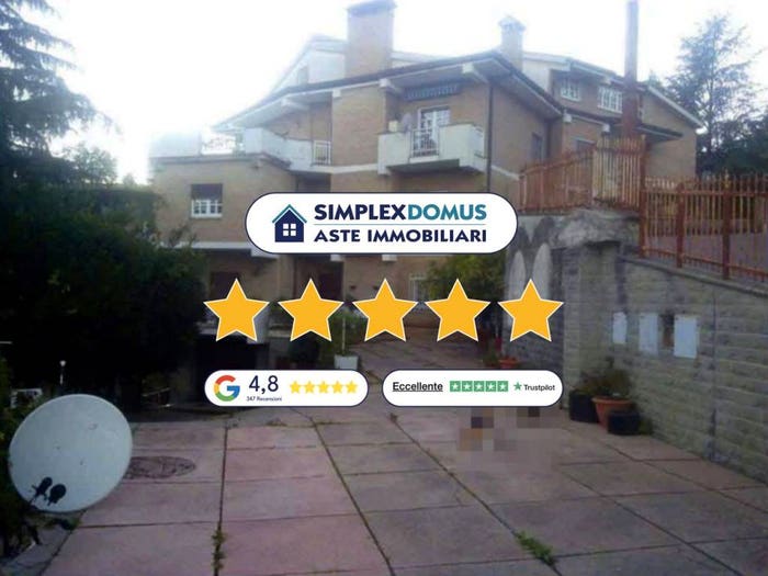 Appartamento con 5 locali in vendita in Via Gerolamo Sambiase, Acquedotto, Cosenza