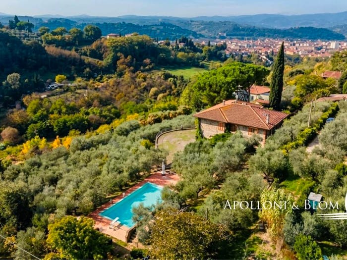 Casa con 6 locali in vendita in Via Maremmana Vecchia, Centro, Poggibonsi