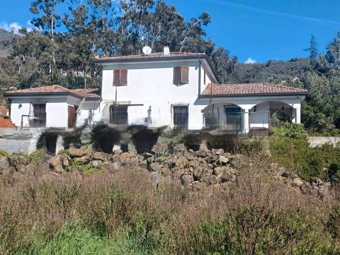 Casa con 6 locali in vendita in Isolabona