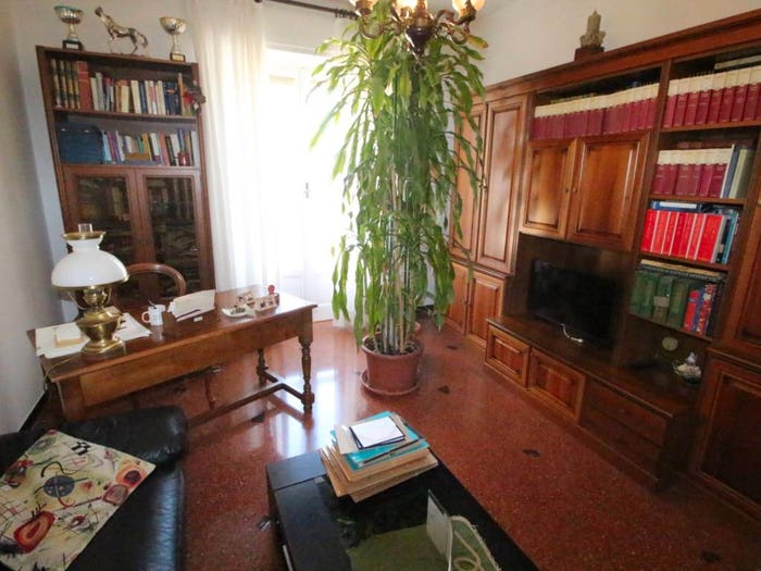 Appartamento quadrilocale in vendita in Via Taggia, Pra', Genova