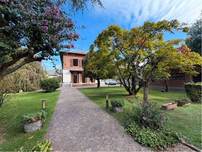 Casa con 6 locali in vendita in Via Dolce, Centro, Trecate