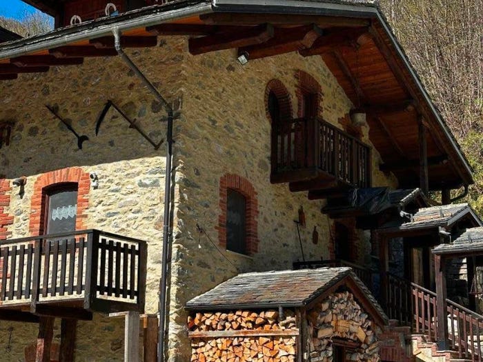 Casa con 6 locali in vendita in Frazione San Bernardo, Limone Piemonte