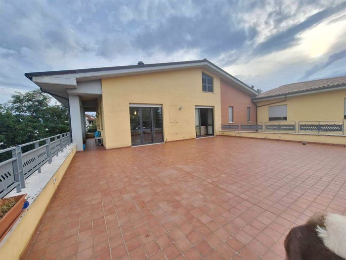 Appartamento con 5 locali in vendita in Ripe San Ginesio