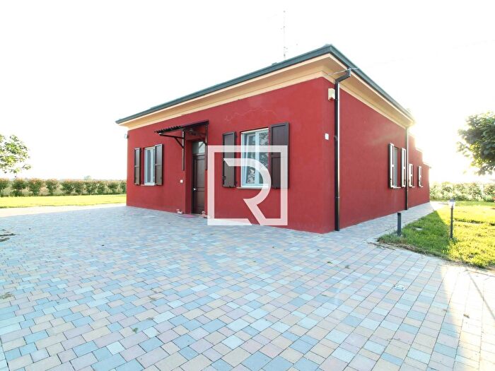Casa con 7 locali in vendita in Via Macoda, Forli'