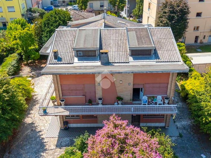 Casa con 6 locali in vendita in Via Fratelli Cervi, Centro, Novellara