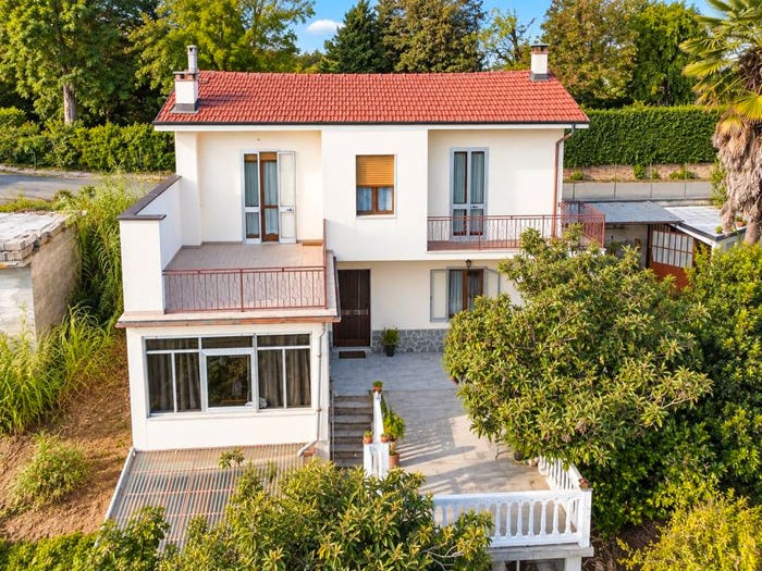 Casa con 5 locali in vendita in Via Novembre, Centro, Vezza d'Alba