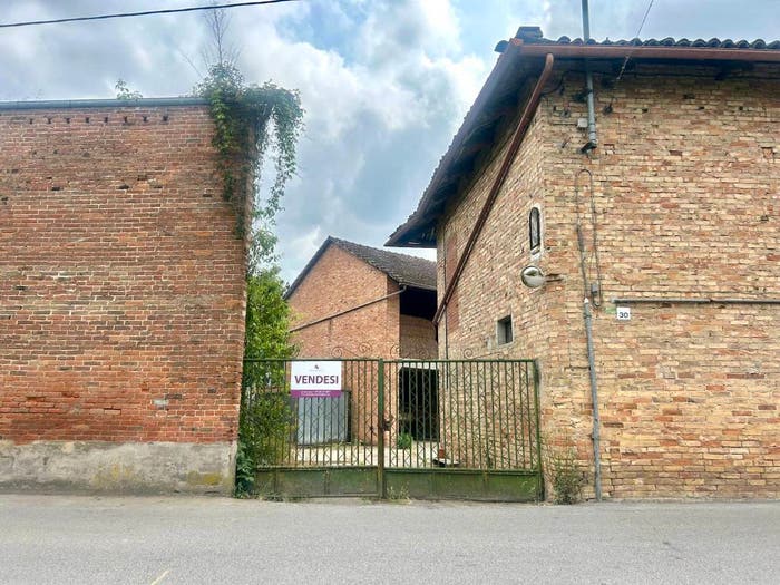 Casa con 6 locali in vendita in Via Ortolani, Vaccheria, Guarene