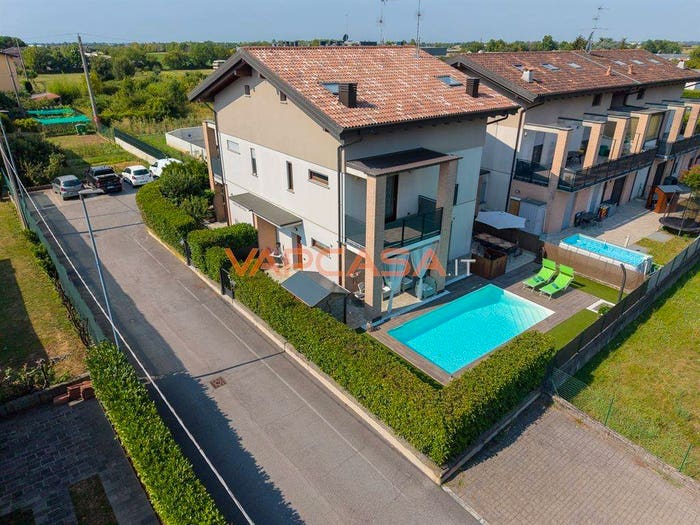 Casa quadrilocale in vendita in via Santa Valeria, Mornico al Serio