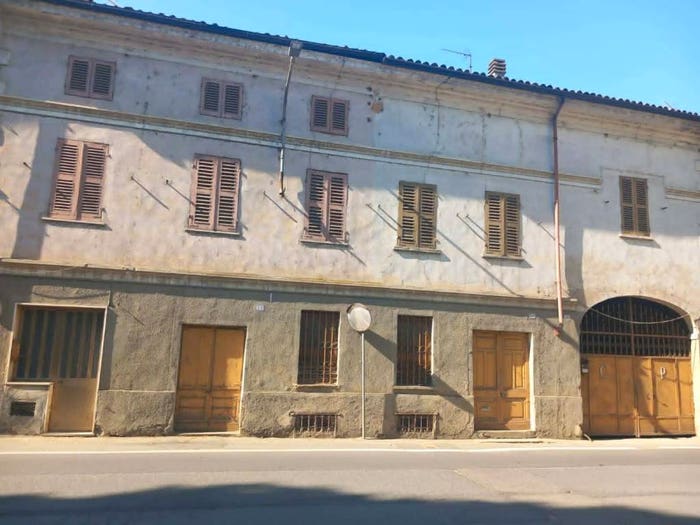 Casa con 6 locali in vendita in Via Vittorio Emanuele II, Castelnuovo Belbo