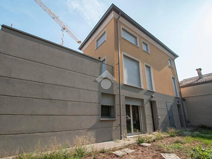 Casa quadrilocale in vendita in Via Bisi, Sant'antonio In Mercadello, Novi di Modena
