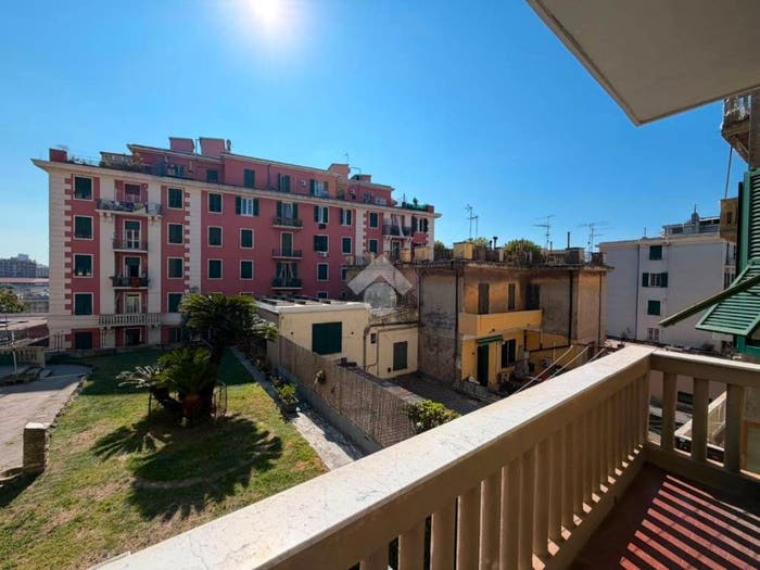 Appartamento trilocale in vendita in Via coronata, Cornigliano, Genova