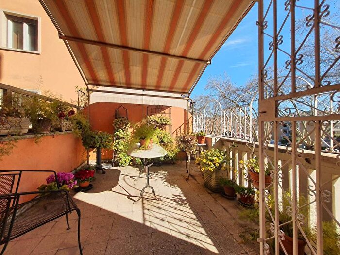 Appartamento trilocale in vendita in Circonvallazione Gianicolense, Monteverde Nuovo, Roma