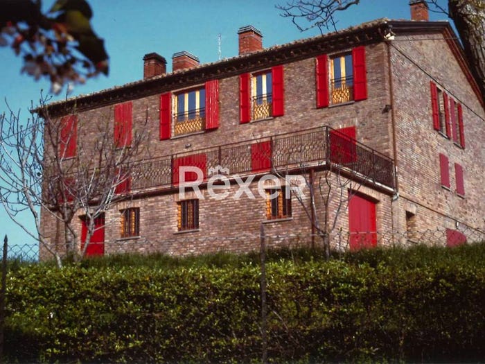 Casa con 6 locali in vendita in Via Montale, Arcevia
