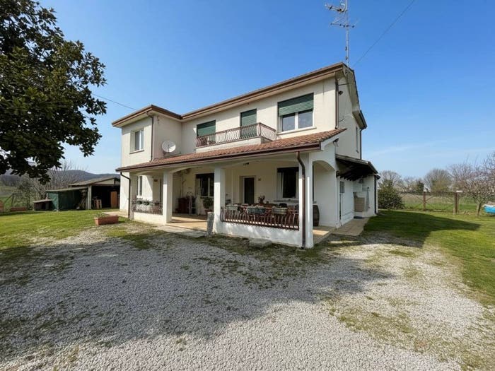 Casa con 6 locali in vendita in Via Chiodare, Centro, Due Carrare