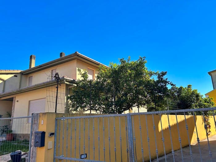 Appartamento trilocale in vendita in Via Ugo Foscolo, Decimomannu