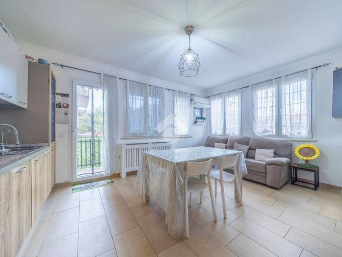 Appartamento trilocale in vendita in Via bompietro, Rocca Cencia, Roma