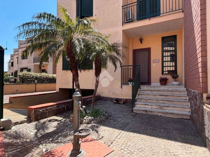 Casa con 5 locali in vendita in Via Santa Caterina da Siena, Monaci, Giugliano in Campania