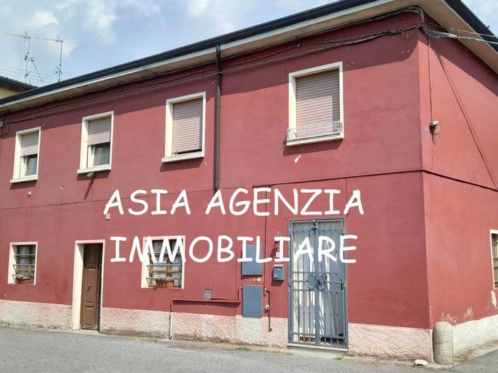 Casa quadrilocale in vendita in Via Camillo Benso di Cavour, Centro, Quinzano d'Oglio