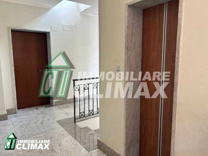 Casa quadrilocale in vendita in Via Luigi Laviano, Stadio, Caserta