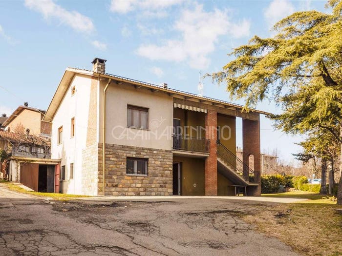Casa con 6 locali in vendita in Montefiorino