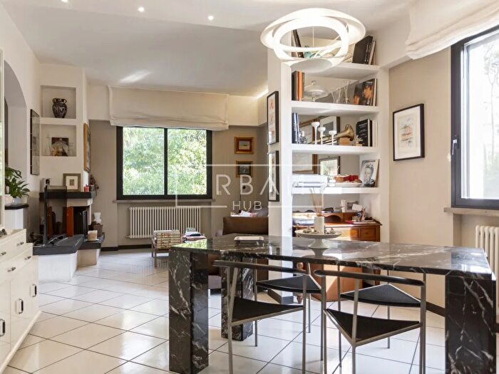Casa con 8 locali in vendita in Forli'