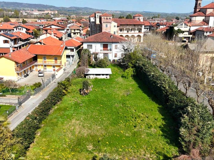 Casa con 6 locali in vendita in Viale Maggiore Perotti, Ozegna