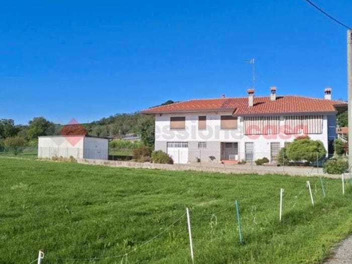 Casa con 5 locali in vendita in Vicolo Privato Carola, Ghemme