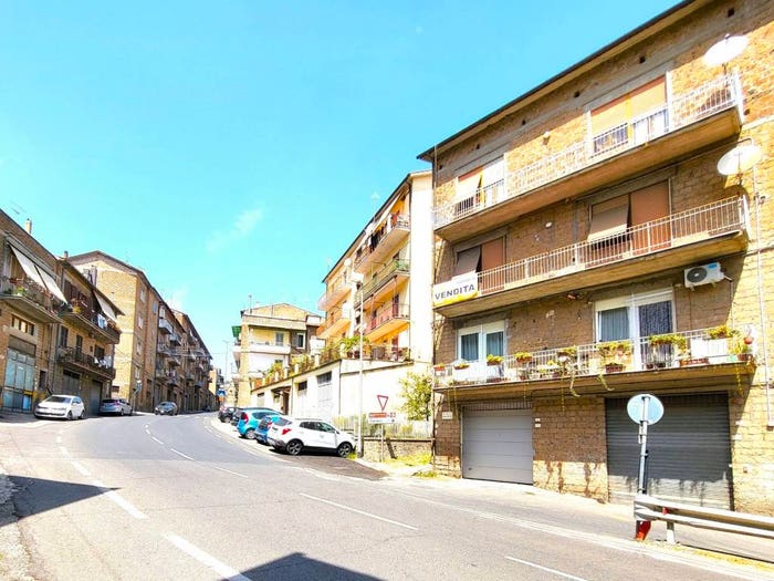 Appartamento quadrilocale in vendita in Via Madonna della Valle, Carbognano