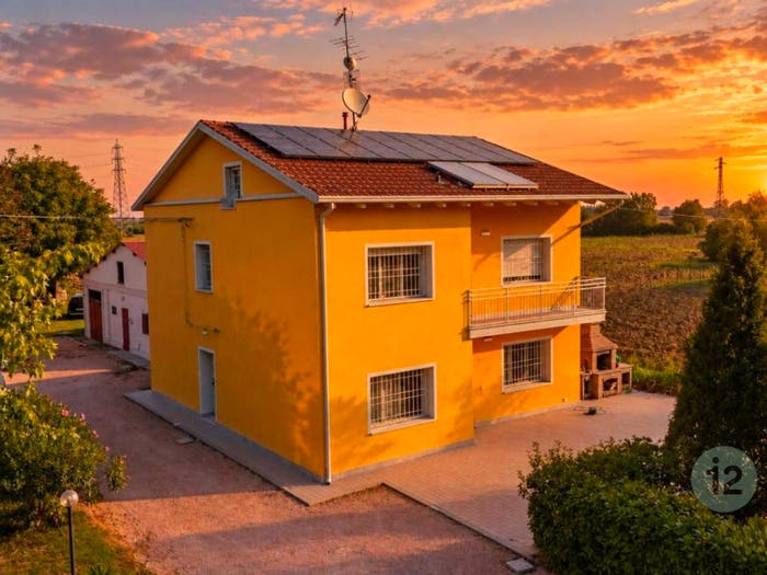 Casa con 5 locali in vendita in Via Borghetto, Centro, Mirandola
