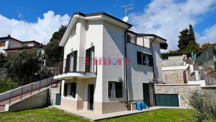 Casa con 6 locali in vendita in Via Pittalodola, Albissola Marina