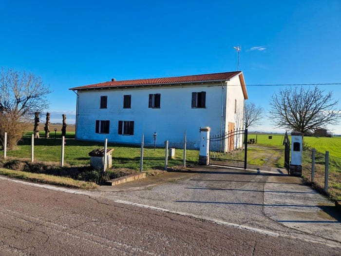 Casa con 6 locali in vendita in Crevalcore