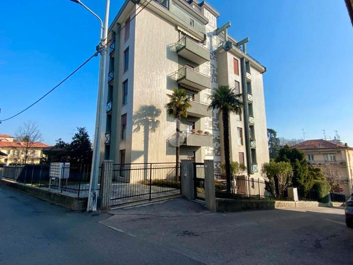 Appartamento trilocale in vendita in Via Angelo Longoni, Centro, Cantù