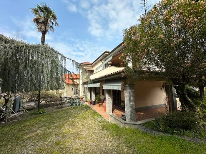 Casa con 6 locali in vendita in Via Verbano, Gemonio