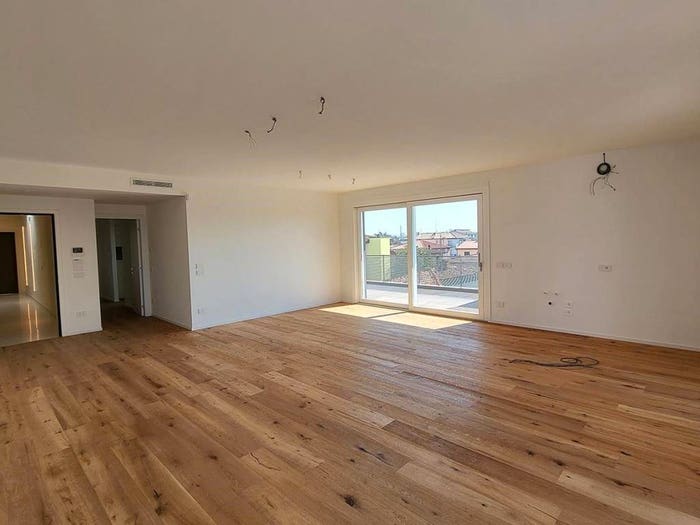 Casa quadrilocale in vendita in Via Luigi Lagrange, Brusegana Aeroporto, Padova