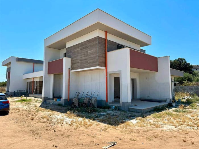 Casa trilocale in vendita in Via casal di Claudia, Anzio Due, Anzio