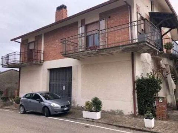 Appartamento quadrilocale in vendita in Via A Ruspantini, Grotte di Castro