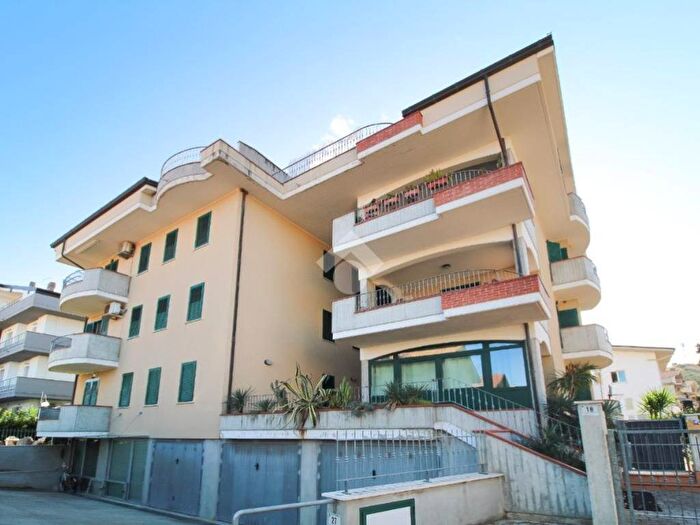 Appartamento quadrilocale in vendita in Via Trilussa, Tortoreto Lido, Tortoreto