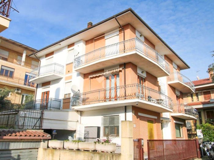Appartamento quadrilocale in vendita in Via Luigi Valorani, Centro, Fermo