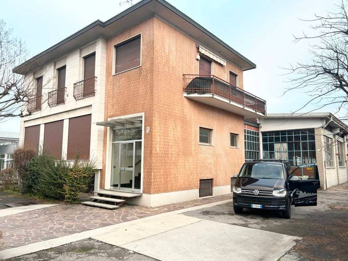 Casa con 6 locali in vendita in Via Carlo Pisacane, Centro, Pero