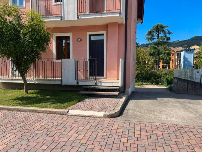 Appartamento trilocale in vendita in Piazza Umberto I, Centro, Montecchia di Crosara