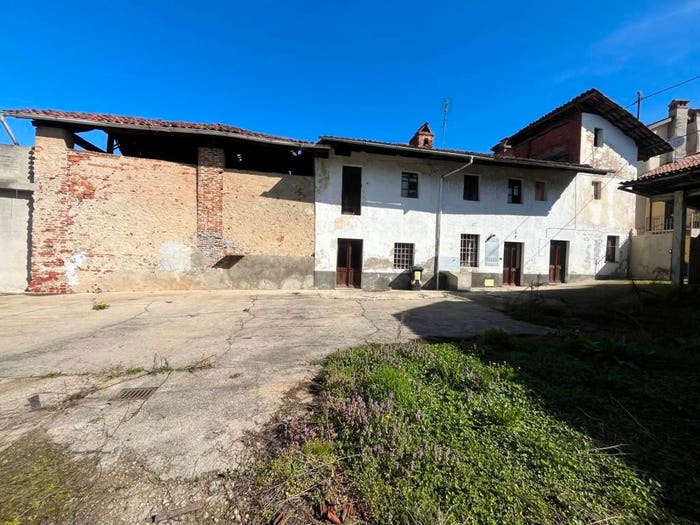 Casa con 6 locali in vendita in Via Regina Margherita, San Benigno Canavese