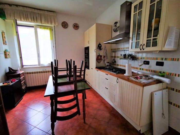 Appartamento trilocale in vendita in Via Sardorella, Bolzaneto, Genova