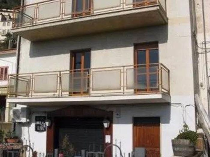 Casa con 6 locali in vendita in Via Kennedy, Roccacasale