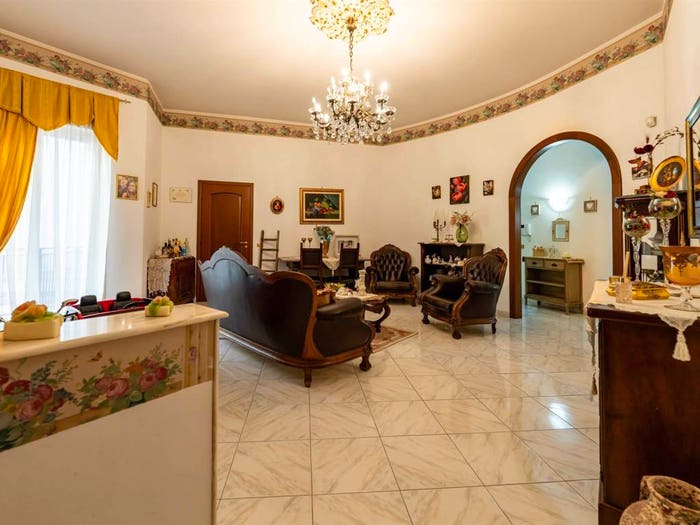 Appartamento quadrilocale in vendita in Via Guglielmo Marconi, Paternò