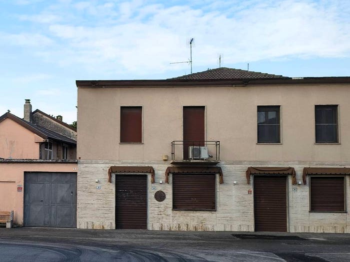 Casa con 6 locali in vendita in Via Cesare Battisti, Albonese